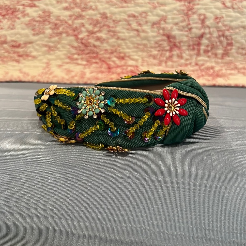GREEN BEJWELED HEADBAND